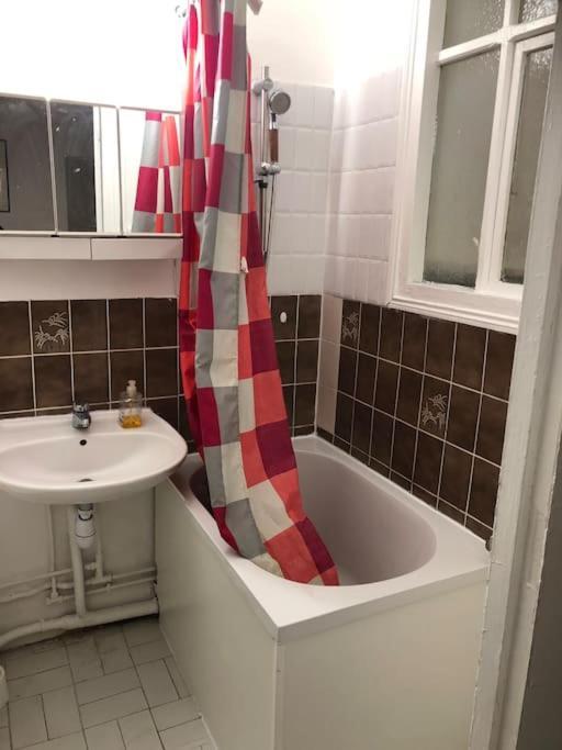 Beau Appartement,Proche De Metro Parigi Esterno foto