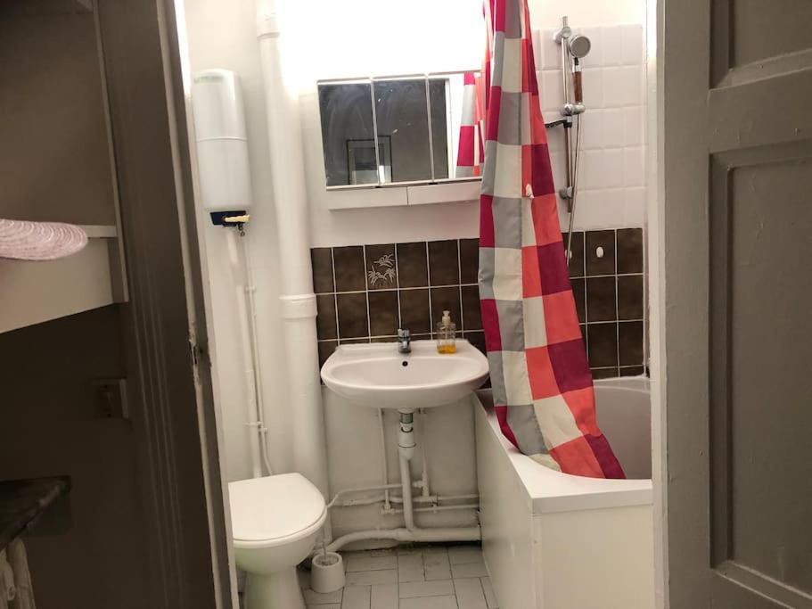 Beau Appartement,Proche De Metro Parigi Esterno foto
