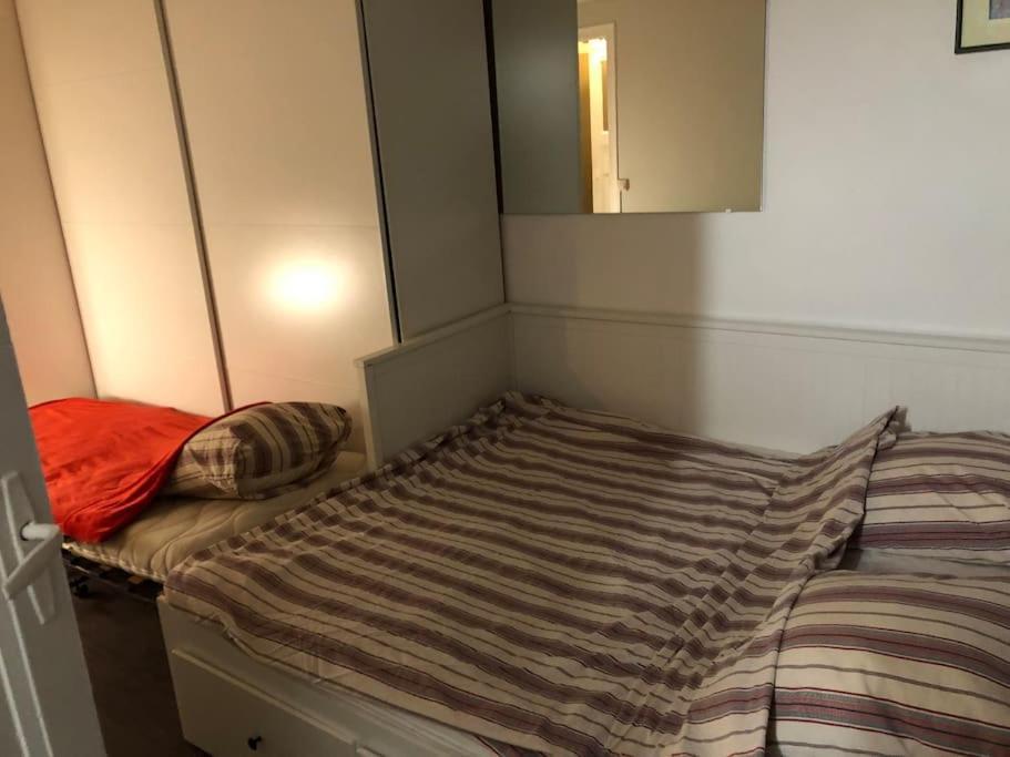 Beau Appartement,Proche De Metro Parigi Esterno foto