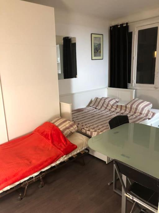 Beau Appartement,Proche De Metro Parigi Esterno foto